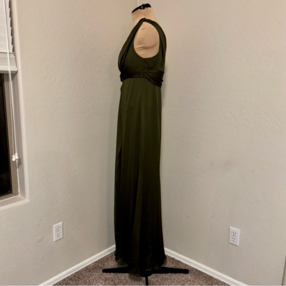 Elegant One-Shoulder Green Dress - Picture 7 of 16